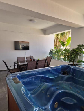 Carisa Deluxe Apartment With Jacuzzi